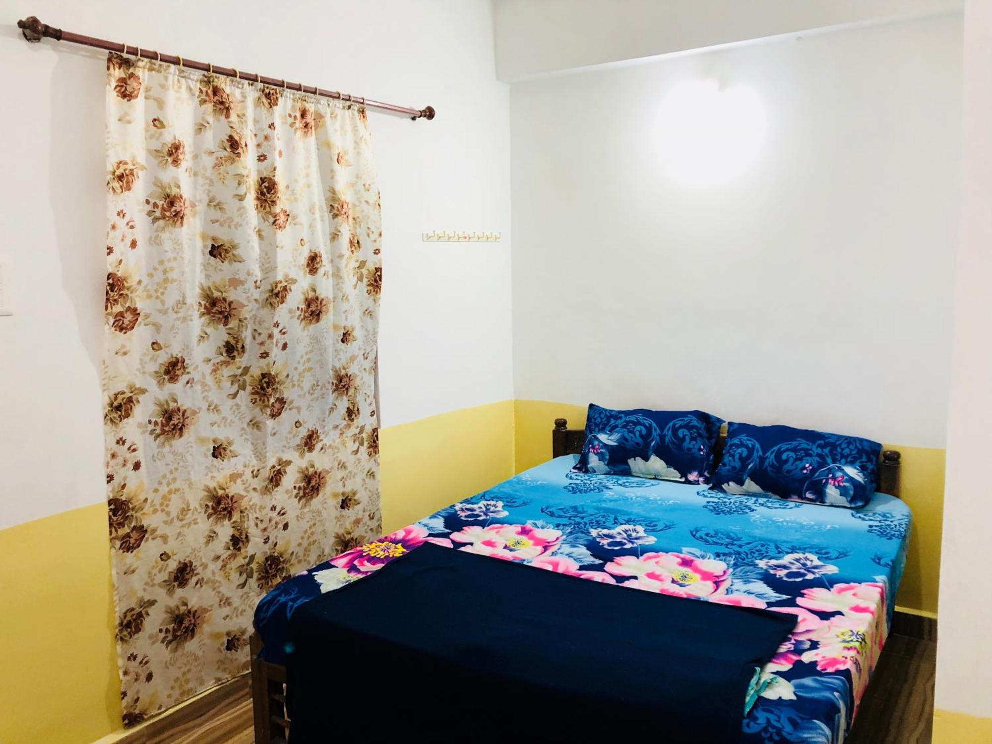 Blue Waves Guest house *